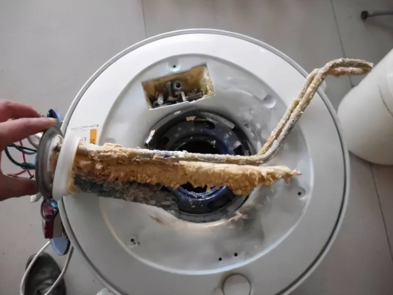 熱水器水垢.jpeg